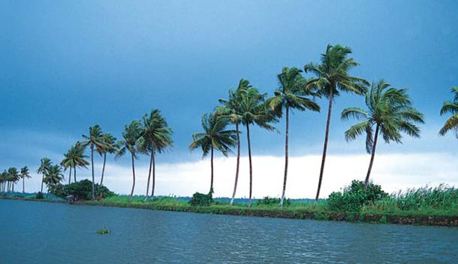 Vembanad lake-the largest Wetland in India