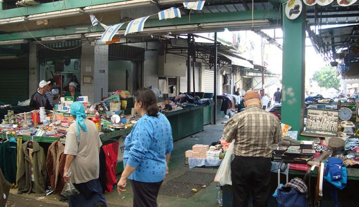 Colaba Causeway market