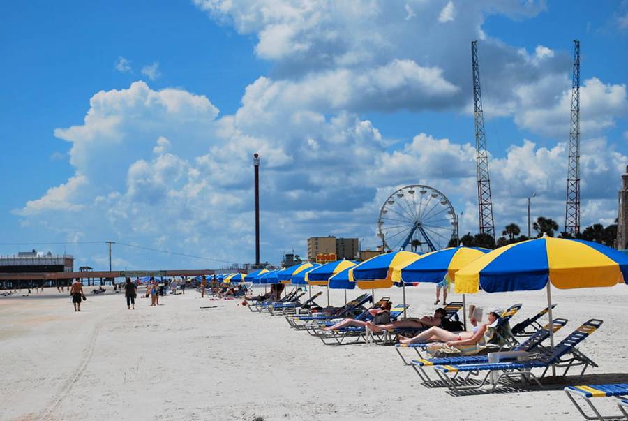 Daytona Beach Florida Offers Beaches and Racing