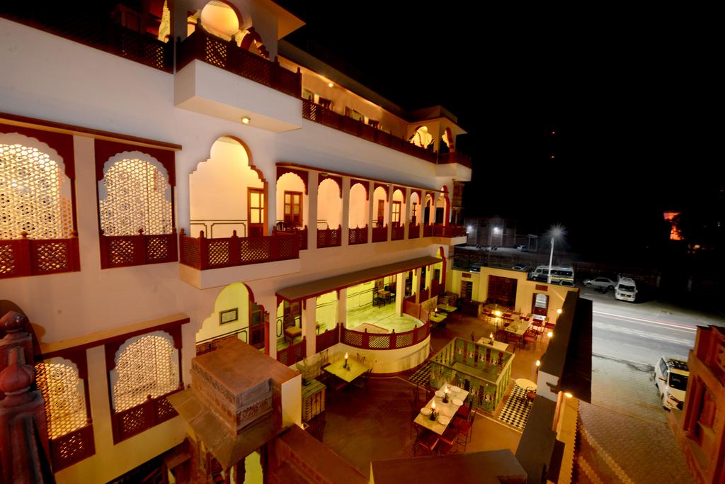 Hotel Harasar Haveli - Places to Eat in North India