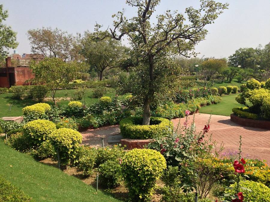 Mughal Gardens - Srinagar Travel