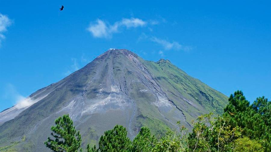 Arenal Volcano - 7 Spectacular Volcanoes In The World