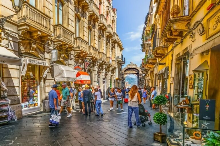 10 Best Shopping Cities
